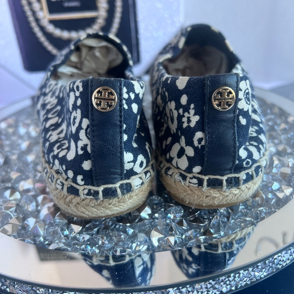 Tory Burch Risa Navy Blue White Floral Print Espadrilles Women’s Size 7 - Picture 6 of 8